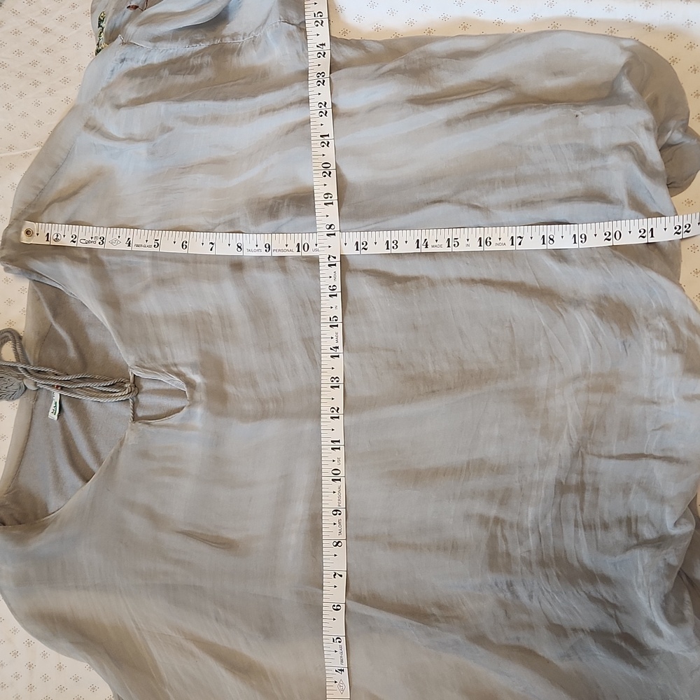 Made In Italy Silk Embroidered Gray Women's Top Sz M - Picture 7 of 11